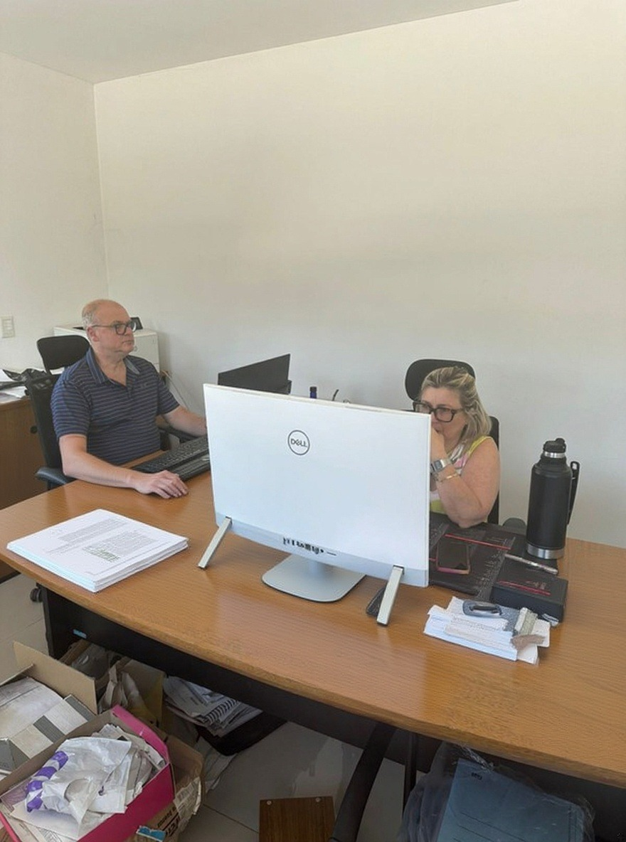 Persona A en el estudio